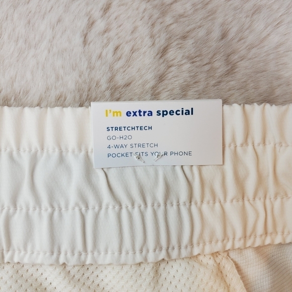 Old Navy High-Waisted StretchTech Water-Repellent Shorts Creme De La Creme BNWT - Picture 7 of 11